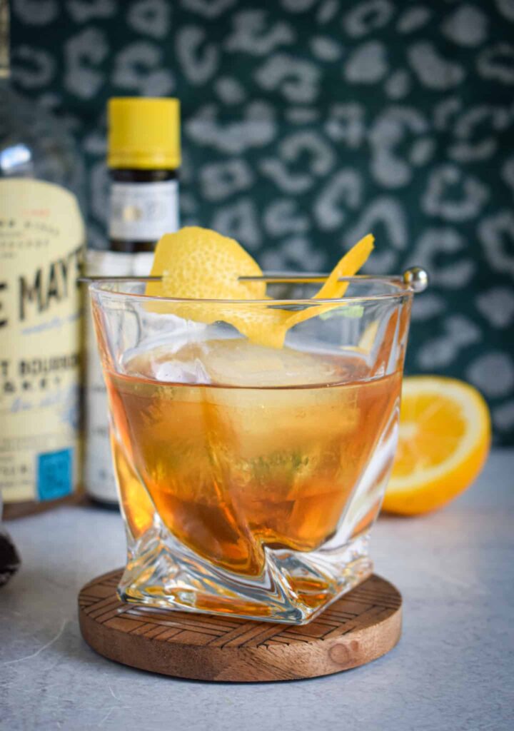 sweet tea old fashioned with whiskey bourbon simple syrup cocktail recipe