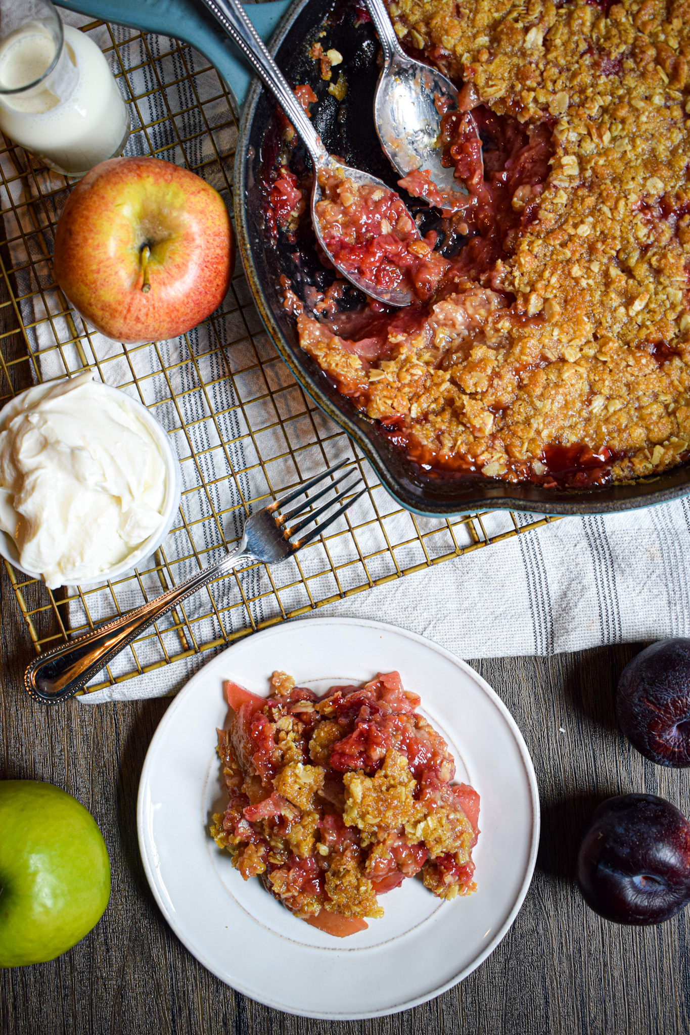 plum and apple crumble
