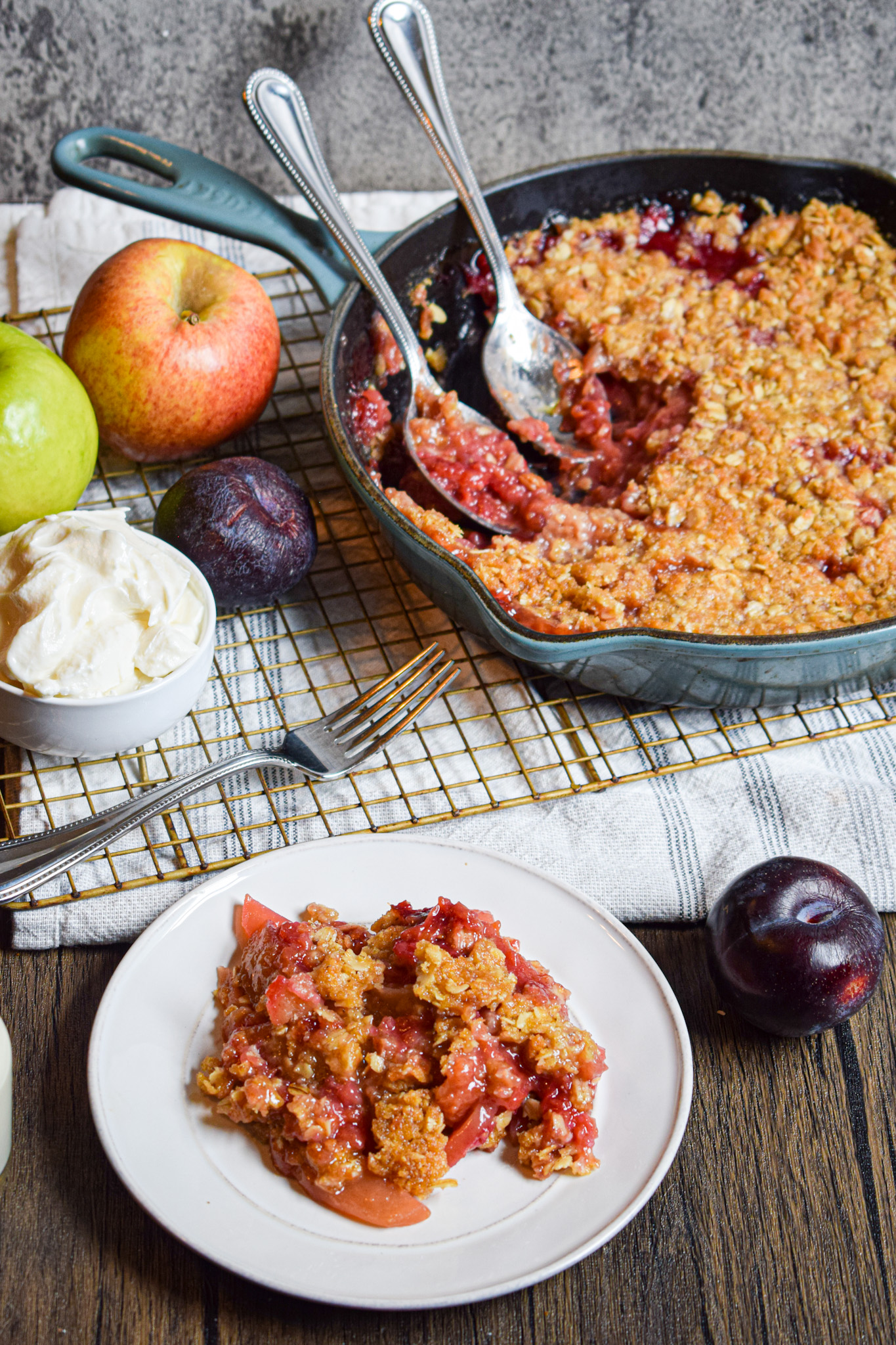 plum and apple crumble 