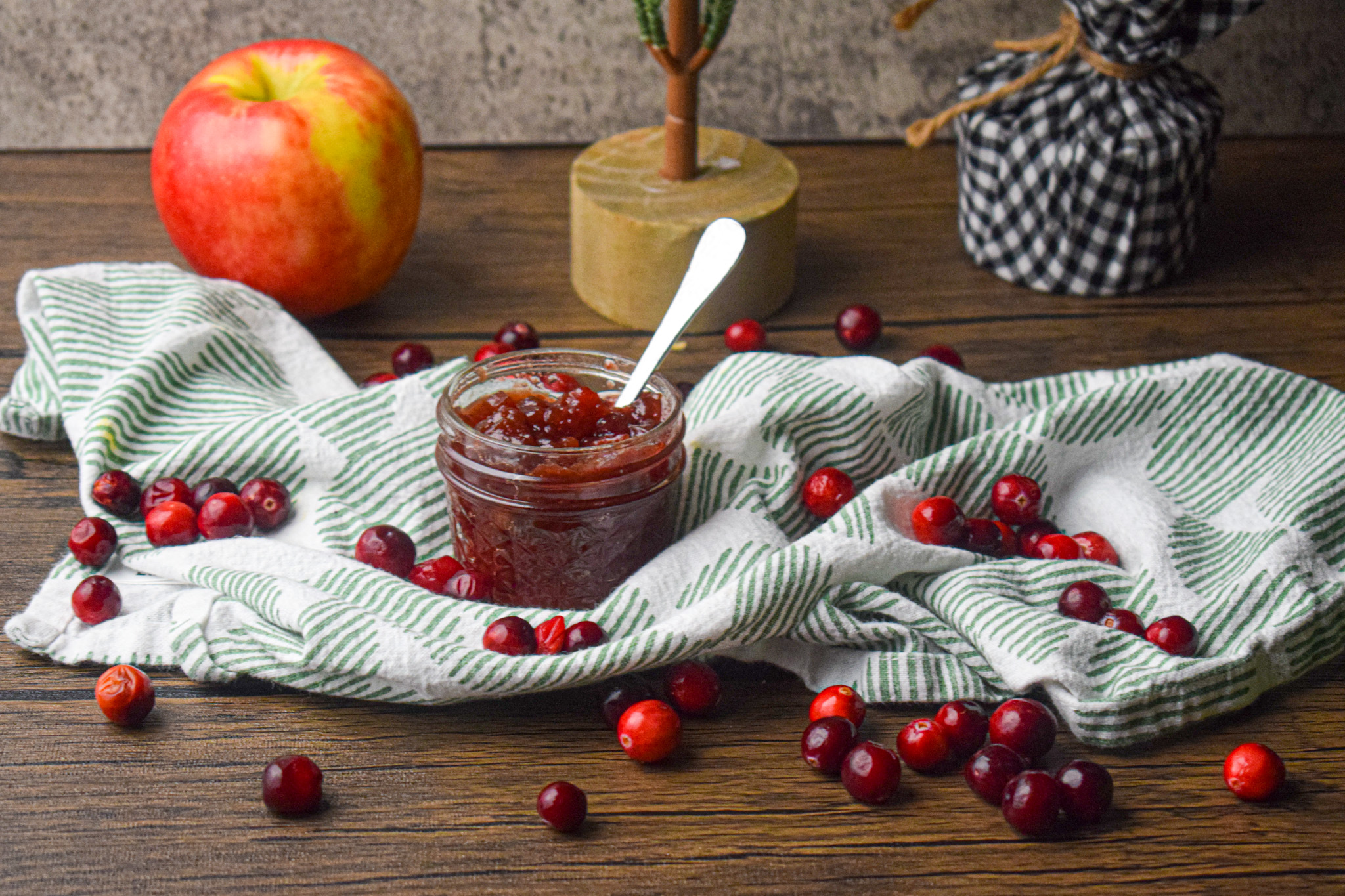 holiday jam recipe with cranberries, pears and apples