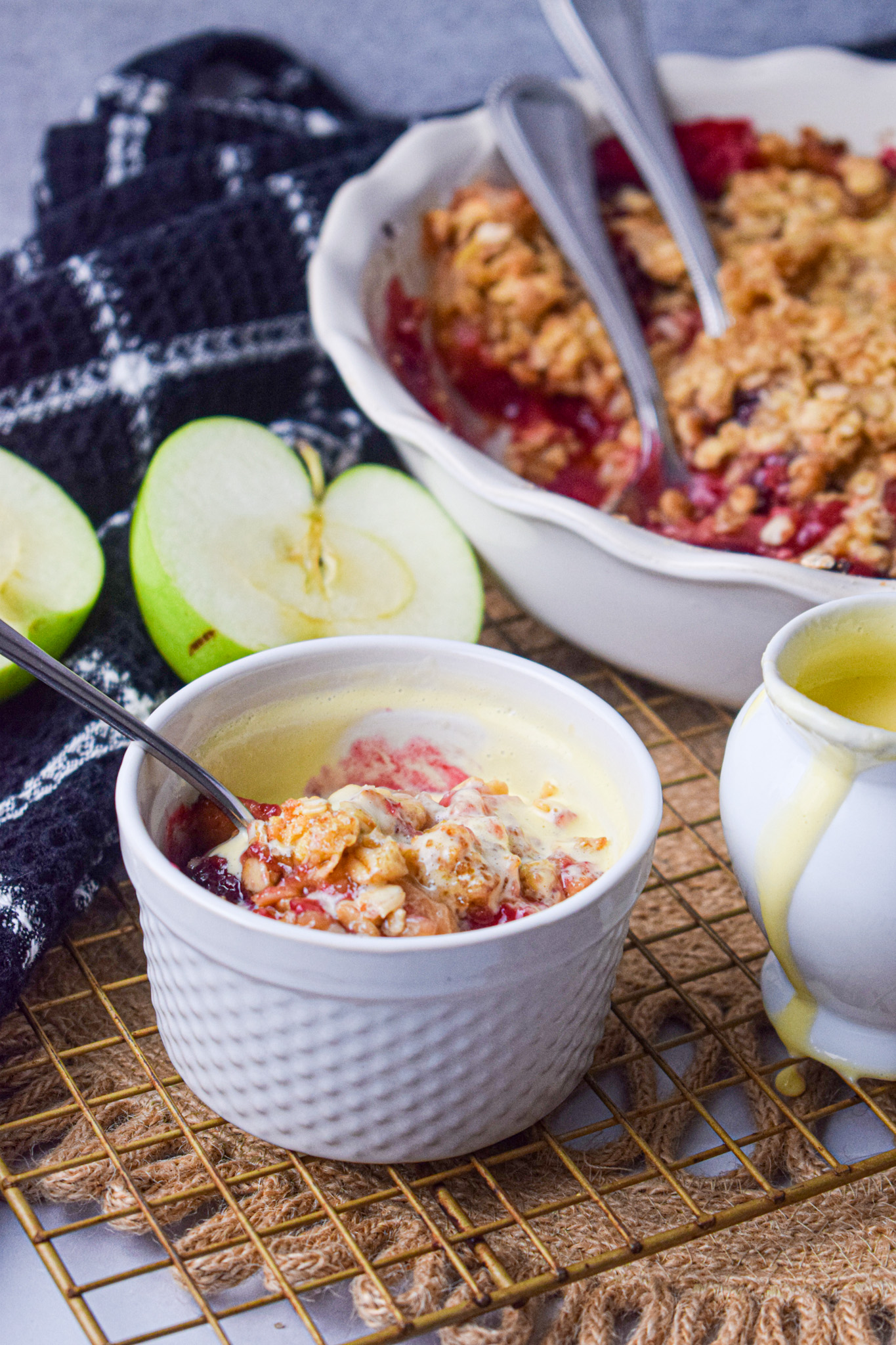 the best easy recipe for blackberry apple crumble with homemade custard