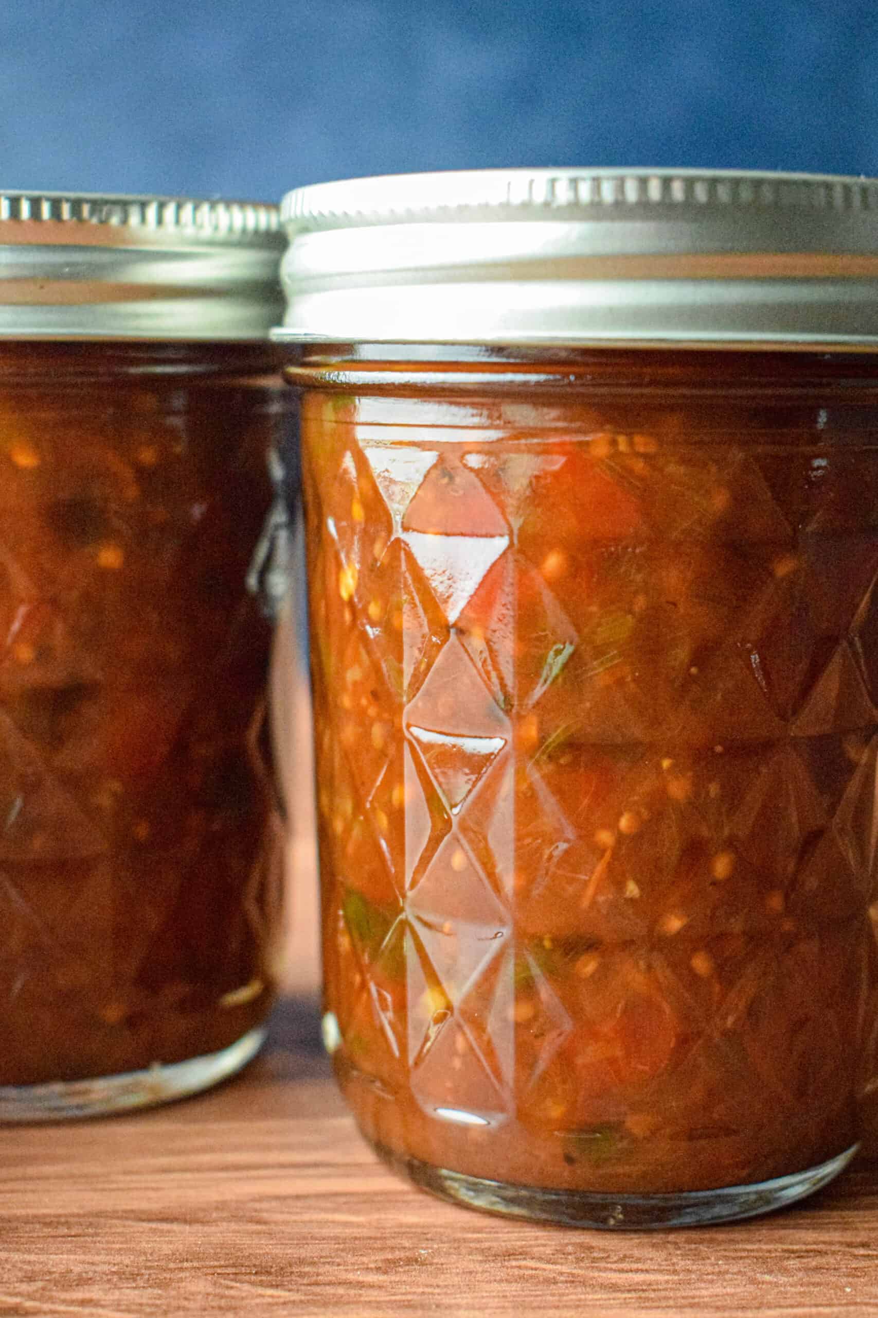 mason jars willed with tomato and red pepper chutney 